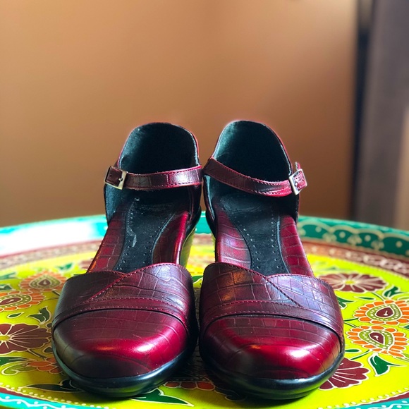 Dansko Shoes - Dansko burgundy Mary Jane heels size 8